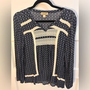 One World Women's Navy and Cream Patterned Top Large